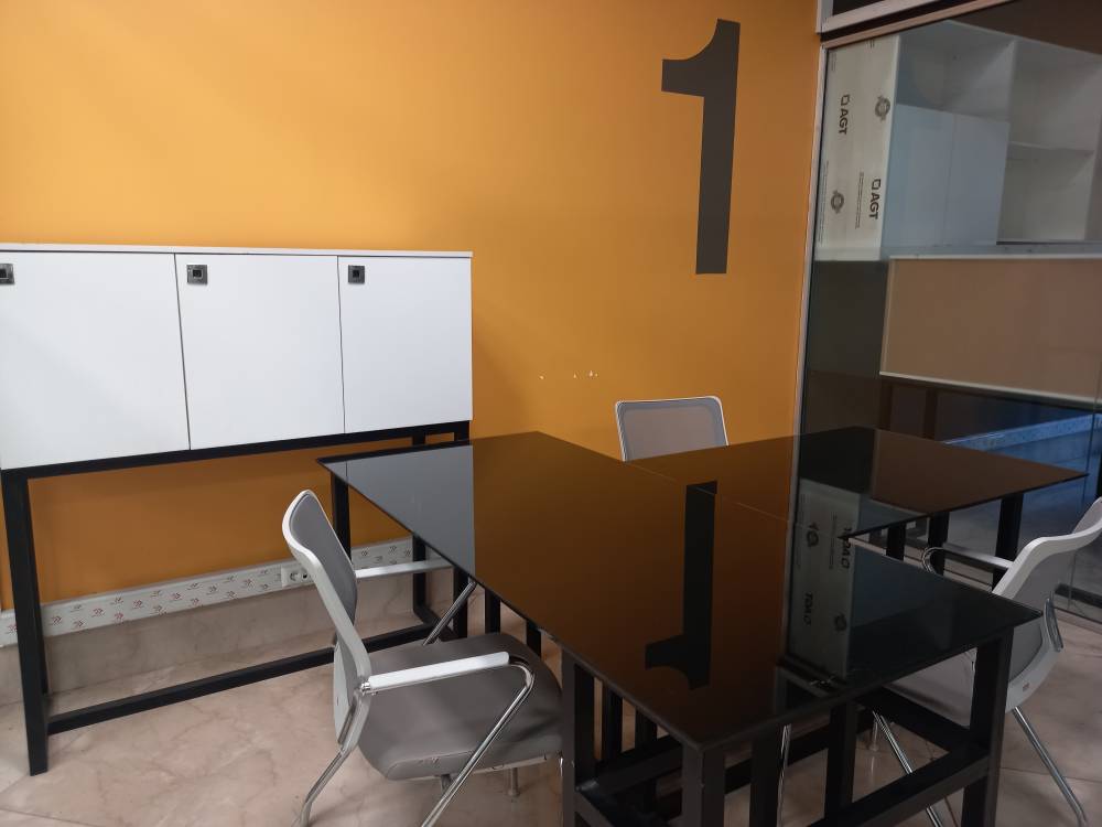 TRADE ROOM 1