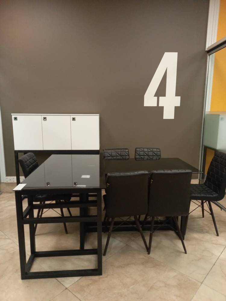 TRADE ROOM 4