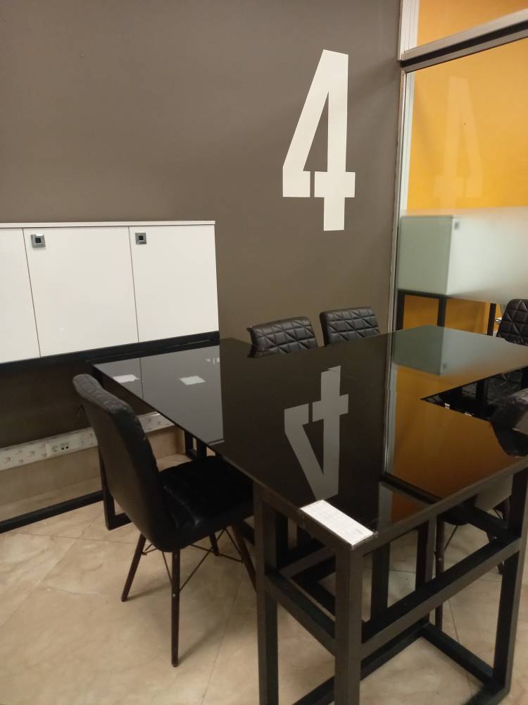 TRADE ROOM 4